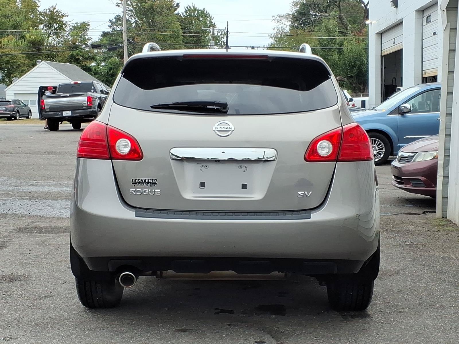 Used 2012 Nissan Rogue SV FWD image 4