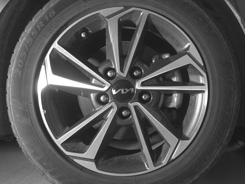 Used 2024 Kia Forte LXS image 18