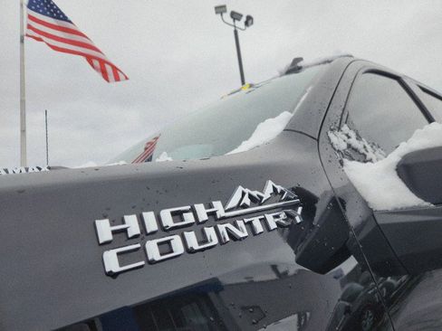 Used 2023 Chevrolet Silverado 2500 High Country w/ Z71 Off-Road Package image 10