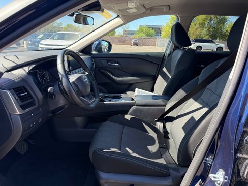 Certified 2025 Nissan Rogue SV FWD image 11