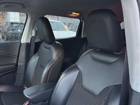 Used 2021 Jeep Compass Latitude image 26