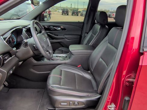 Used 2022 Chevrolet Traverse RS image 12