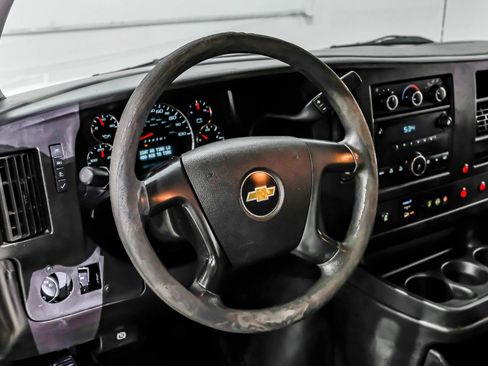 Used 2014 Chevrolet Express 2500 RWD image 23