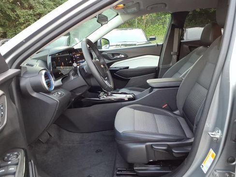Certified 2024 Chevrolet Trax LT w/ Driver Confidence Package FWD image 6