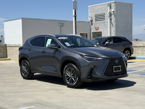 Certified 2024 Lexus NX 250 FWD w/ Towing Package (2000 Lbs) image 2