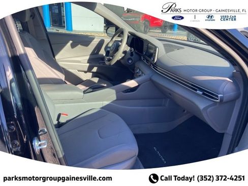 Certified 2023 Hyundai Elantra SE image 14