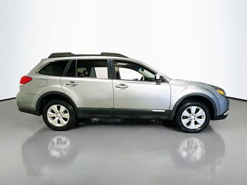 Used 2011 Subaru Outback 3.6R Limited image 9