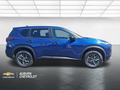 Used 2023 Nissan Rogue S AWD/4WD image 2