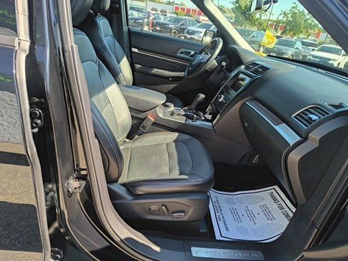 Used 2018 Ford Explorer Limited image 19
