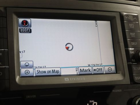 Used 2011 Toyota Avalon FWD image 9