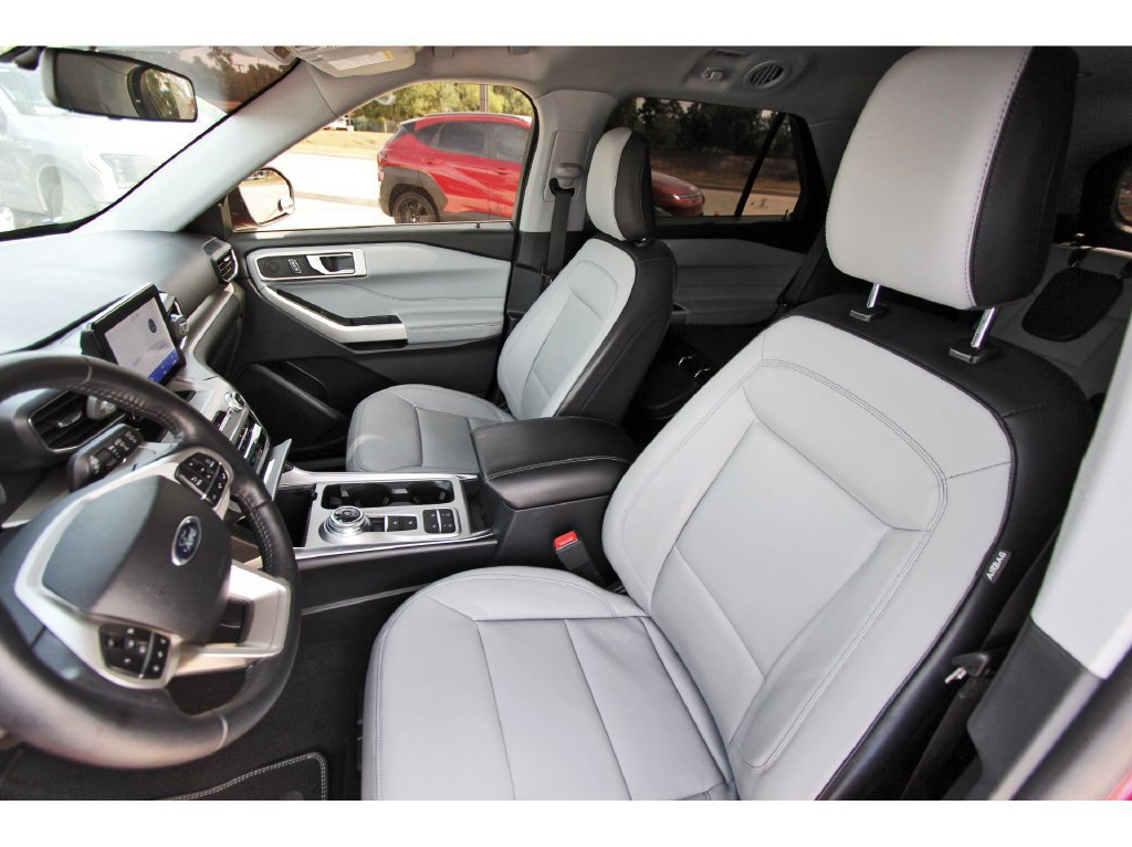 Used 2021 Ford Explorer XLT w/ Equipment Group 202A RWD image 35