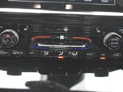 Used 2024 Jeep Grand Cherokee Altitude RWD image 25