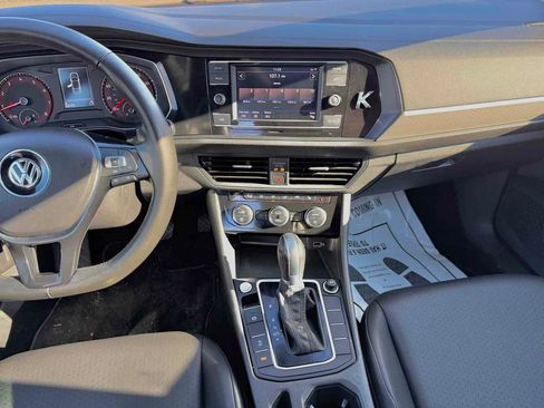 Used 2019 Volkswagen Jetta SE w/ Cold Weather Package image 25