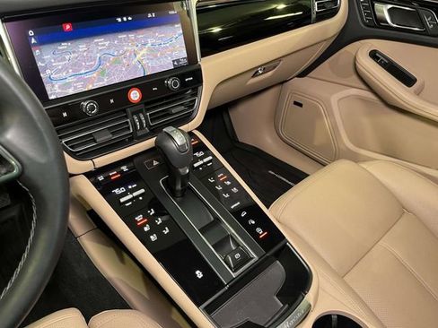 Certified 2024 Porsche Macan image 32