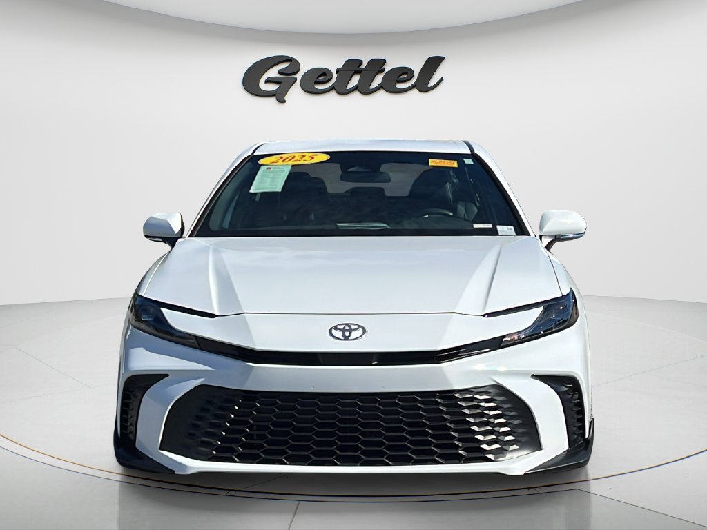 Used 2025 Toyota Camry SE FWD image 2