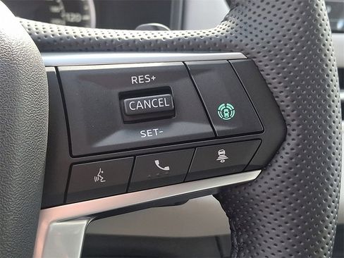 New 2025 Mitsubishi Outlander SE image 11