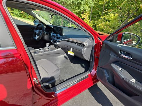 New 2025 Nissan Altima 2.5 SV w/ SV Special Edition Package image 13