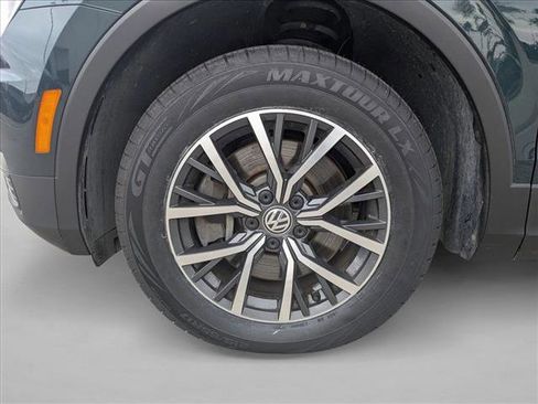 Used 2019 Volkswagen Tiguan SE w/ Panoramic Sunroof Package image 23