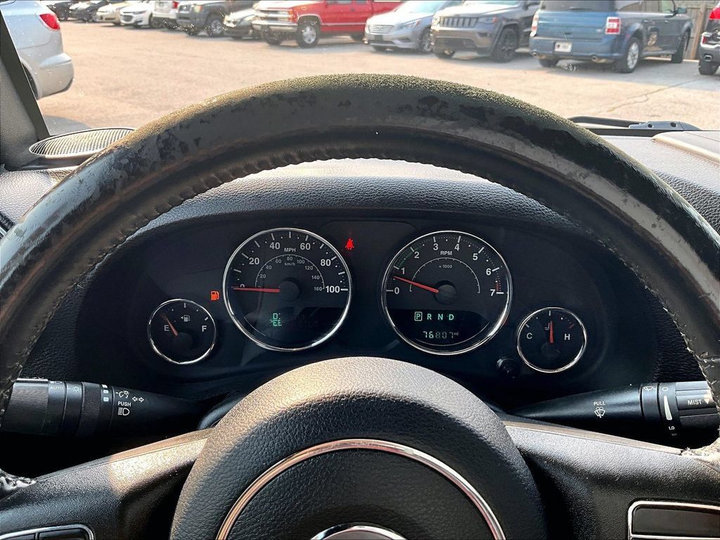 Used 2017 Jeep Wrangler Sahara w/ Connectivity Group AWD/4WD image 21