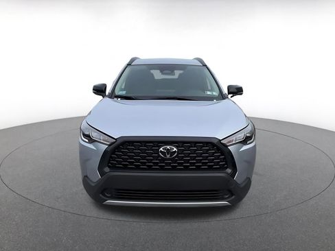 Used 2025 Toyota Corolla Cross LE image 4