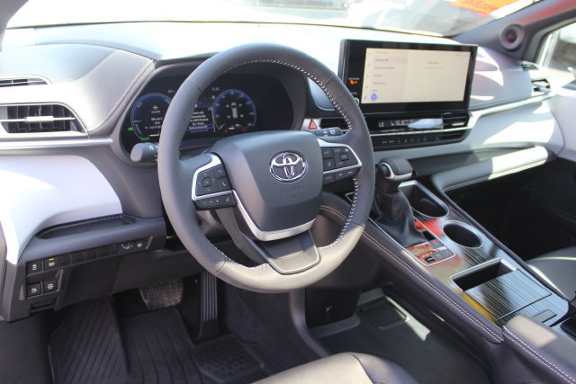 Certified 2026 Toyota Sienna XSE FWD image 53