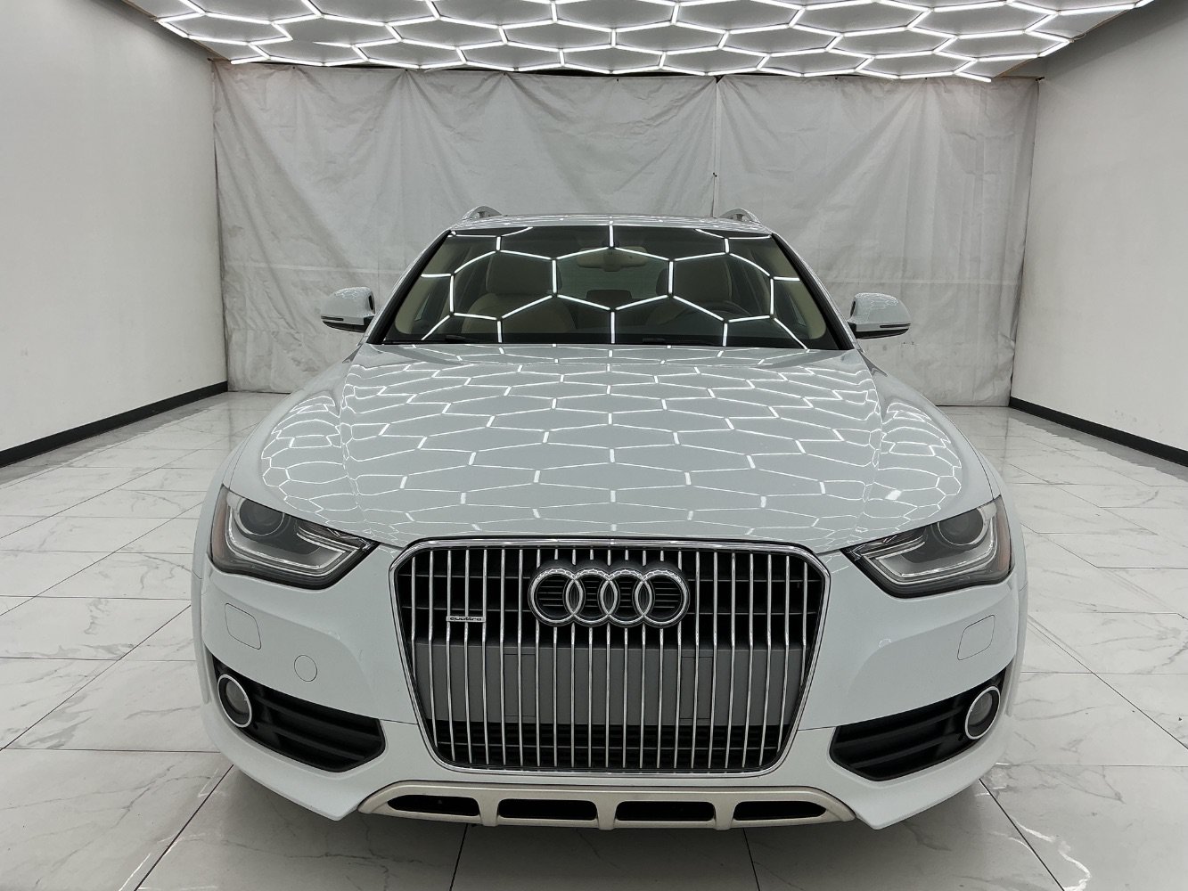 Used 2016 Audi A4 Premium Plus w/ Technology Package AWD/4WD image 4
