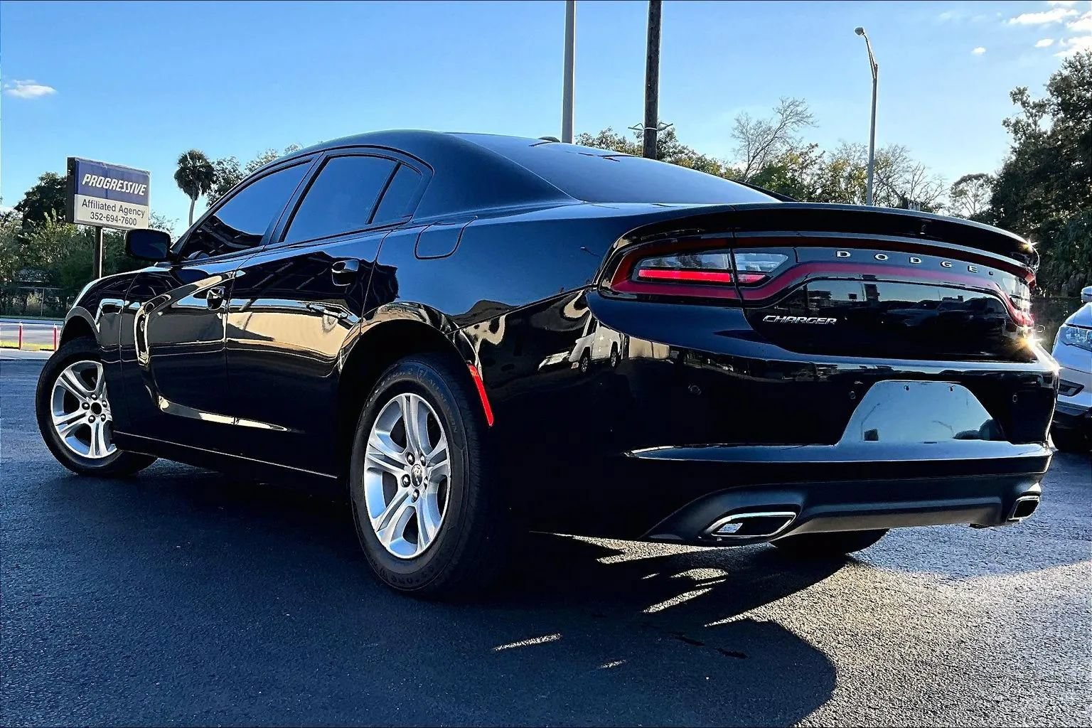 Used 2022 Dodge Charger SXT RWD image 4