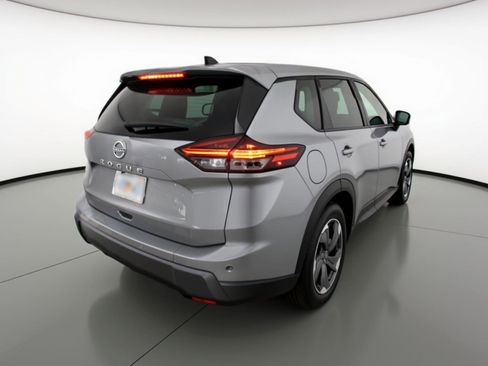 Used 2025 Nissan Rogue SV image 9