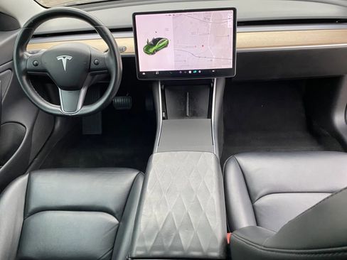 Used 2019 Tesla Model 3 Standard Range Plus image 5