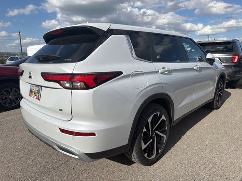 Used 2024 Mitsubishi Outlander SE AWD/4WD image 6