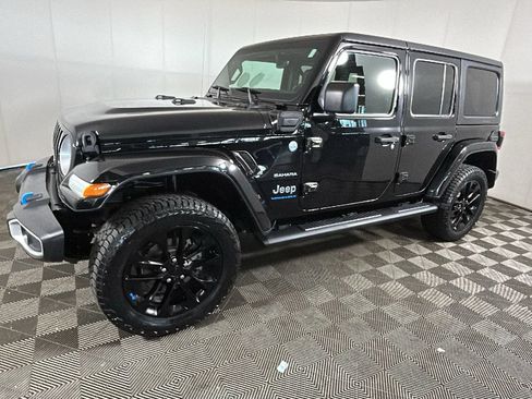 Used 2023 Jeep Wrangler Unlimited Sahara w/ Cold Weather Group AWD/4WD image 7
