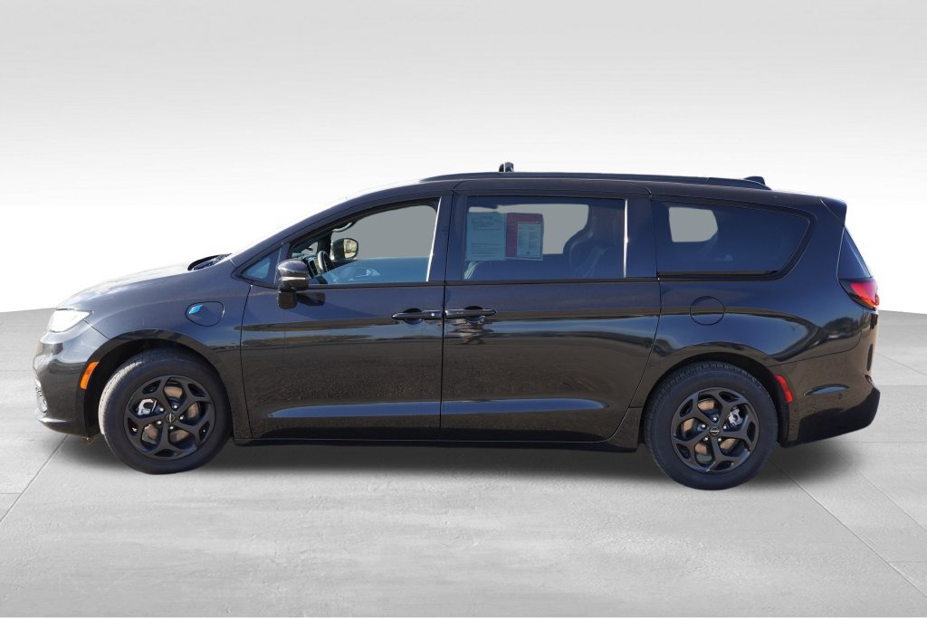 Used 2024 Chrysler Pacifica Premium FWD image 9