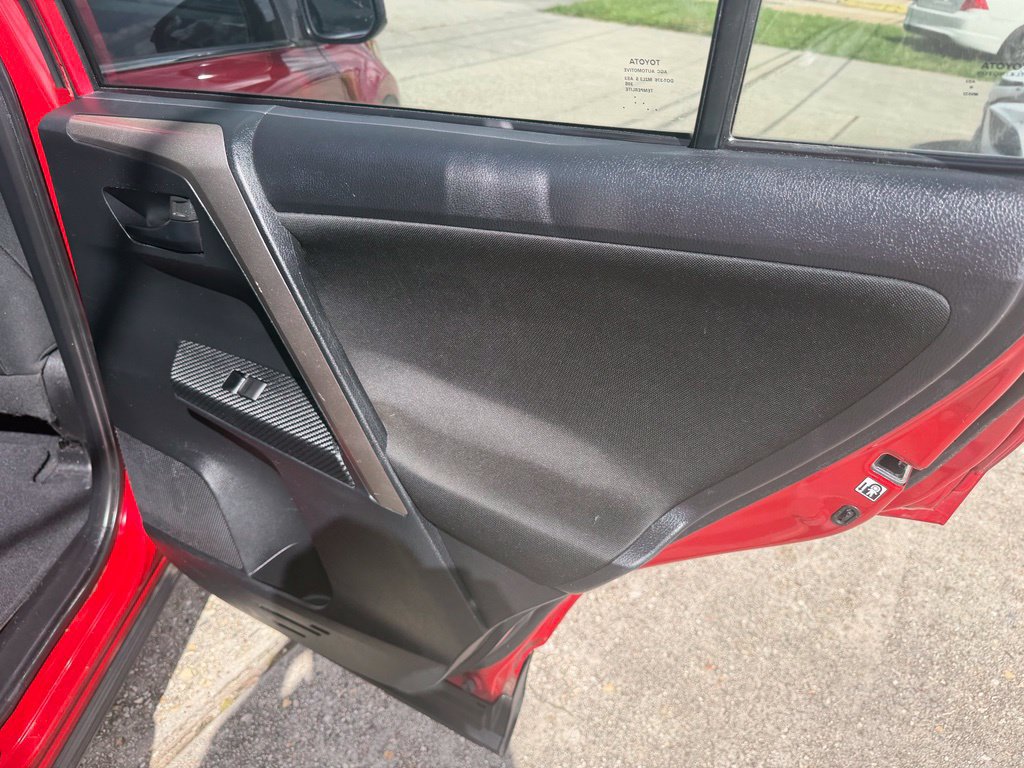 Used 2014 Toyota RAV4 LE FWD image 18