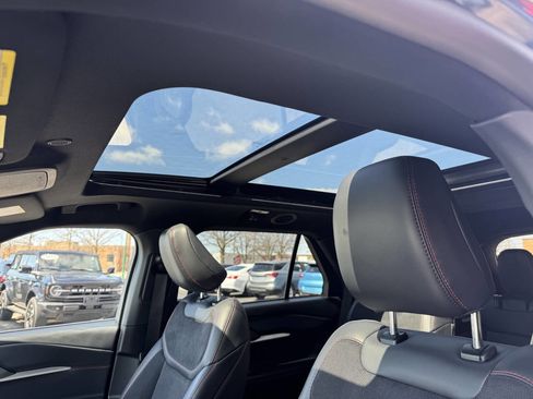 Used 2025 Ford Explorer ST image 3