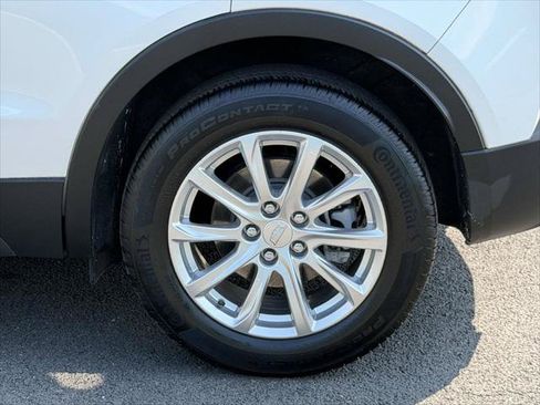 Used 2023 Cadillac XT4 Luxury w/ Cold Weather Package AWD/4WD image 10