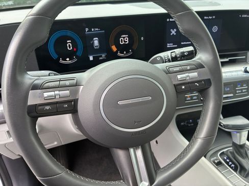 Used 2025 Hyundai Kona SEL FWD image 29