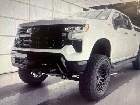 Used 2025 Chevrolet Silverado 1500 LT Trail Boss w/ Convenience Package II AWD/4WD image 3