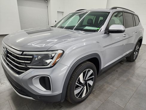 Used 2025 Volkswagen Atlas SE AWD/4WD image 7