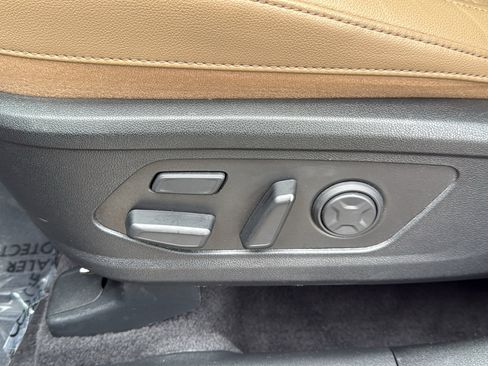 Used 2024 Kia Sorento SX Prestige w/ Olive Brown Leather Package image 12