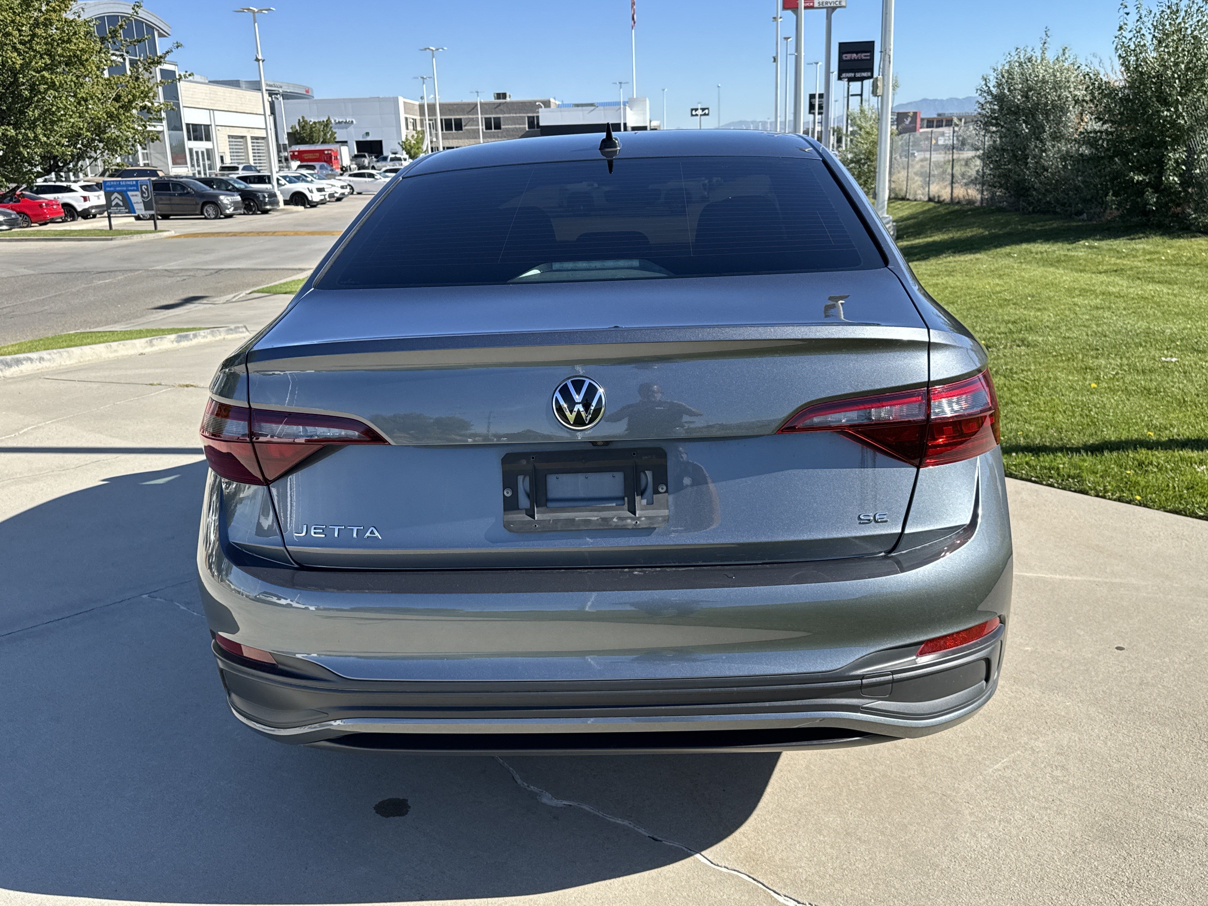 Used 2023 Volkswagen Jetta SE FWD image 4