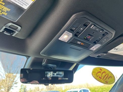 Used 2025 Toyota Sequoia Platinum image 29