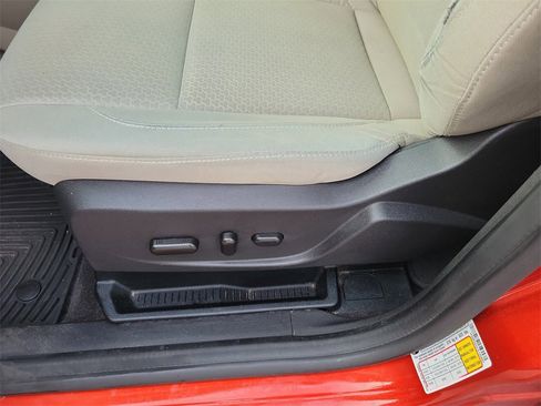 Used 2018 Ford C-MAX SE w/ Equipment Group 201A image 21