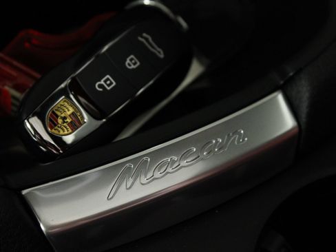 New 2026 Porsche Macan AWD/4WD image 34