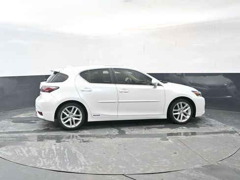 Used 2017 Lexus CT 200h image 6