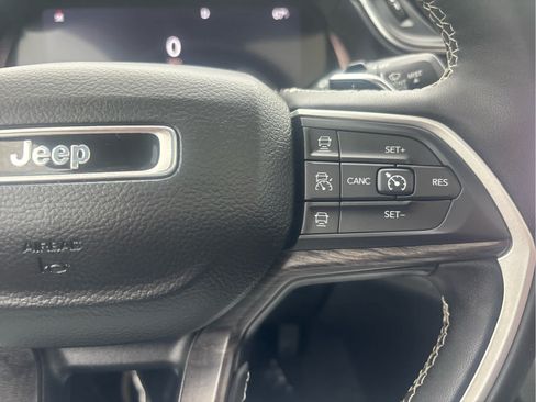 Used 2023 Jeep Grand Cherokee L Limited AWD/4WD image 24