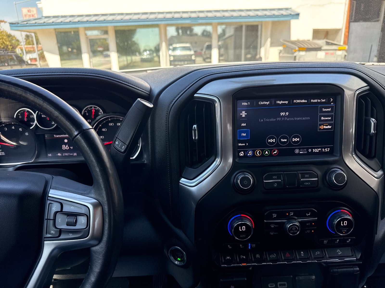 Used 2021 Chevrolet Silverado 1500 LTZ w/ LTZ Premium Package AWD/4WD image 17