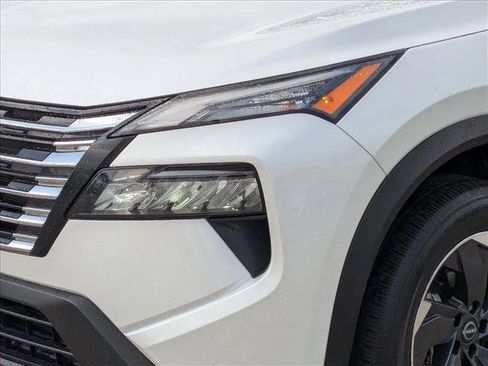 Used 2024 Nissan Rogue SV w/ SV Premium Package image 9