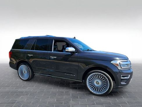 Used 2023 Ford Expedition Platinum AWD/4WD image 3
