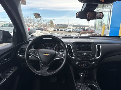 Used 2021 Chevrolet Equinox LT image 2