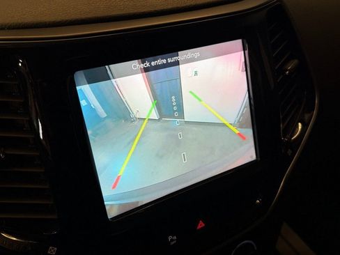 Used 2019 Jeep Cherokee Limited AWD/4WD image 15